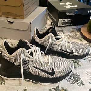 Lebron witness 4 sneakers